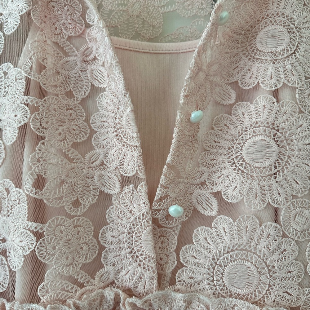 Elegant Lace Sleepwear in Soft Pink
